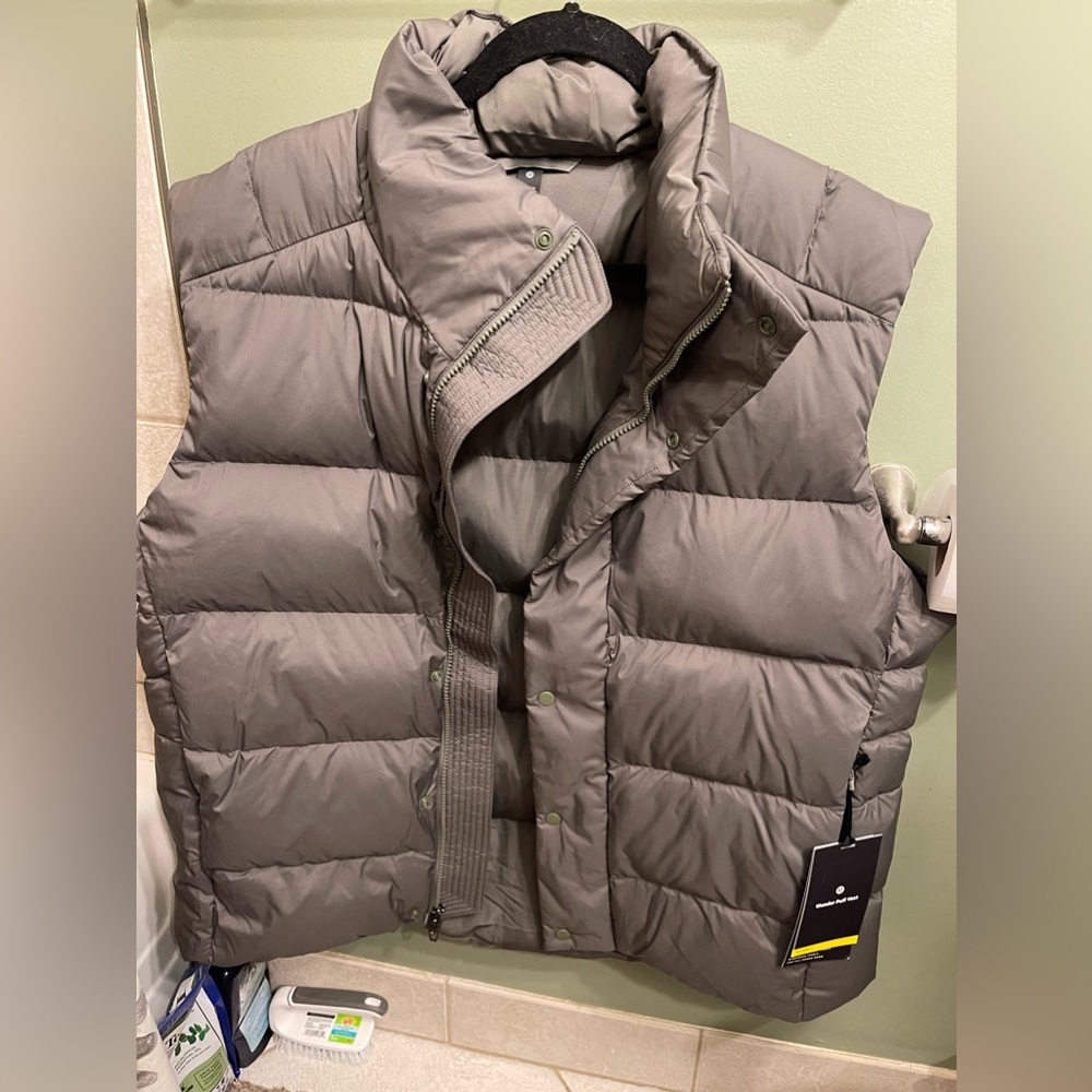 BRAND NEW MENS LULULEMON PUFFER VEST